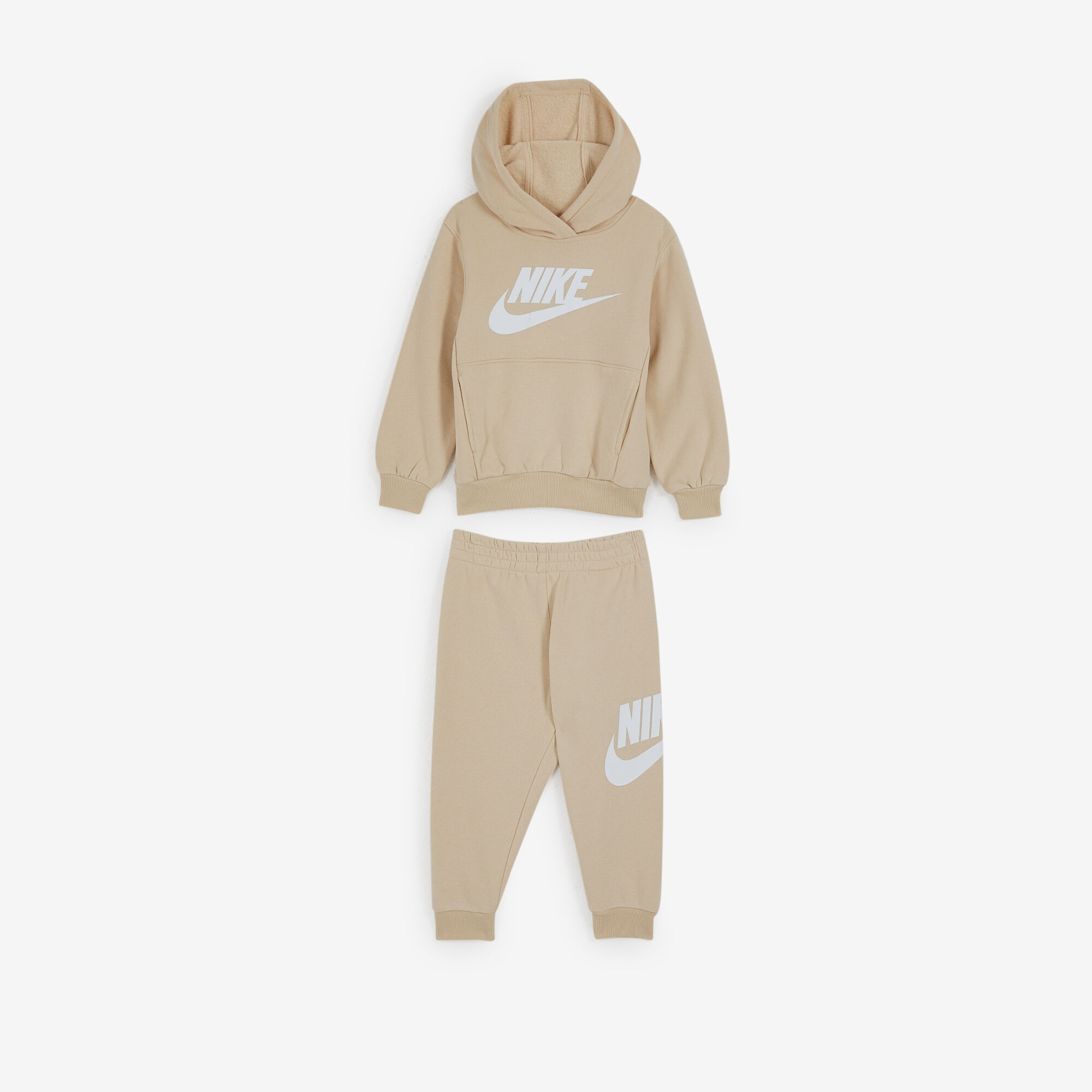 Sneakers en shoenen NIKE SWEAT Trends 2024 Courir