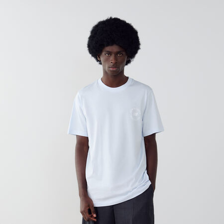 NEW BALANCE TEE SHIRT CHEST LOGO BLAUW/WIT HEREN