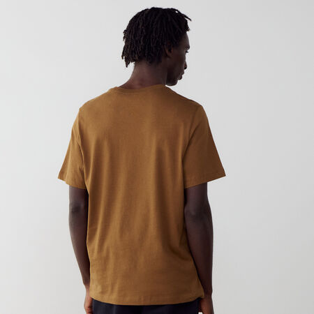 NIKE TEE SHIRT CLUB BRUIN/WIT HEREN