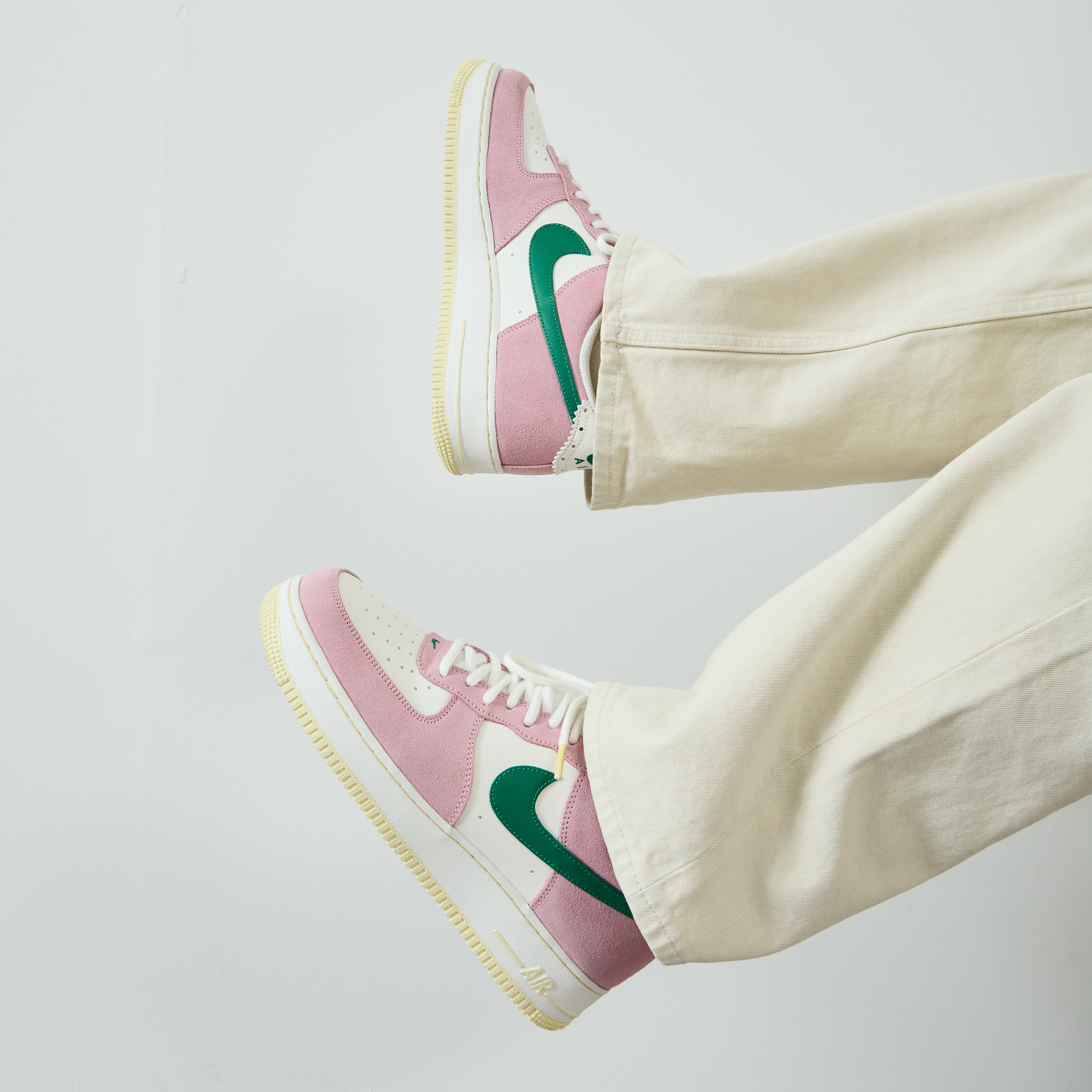 NIKE AIR FORCE 1 LOW ROZE GROEN SNEAKERS HEREN Courir