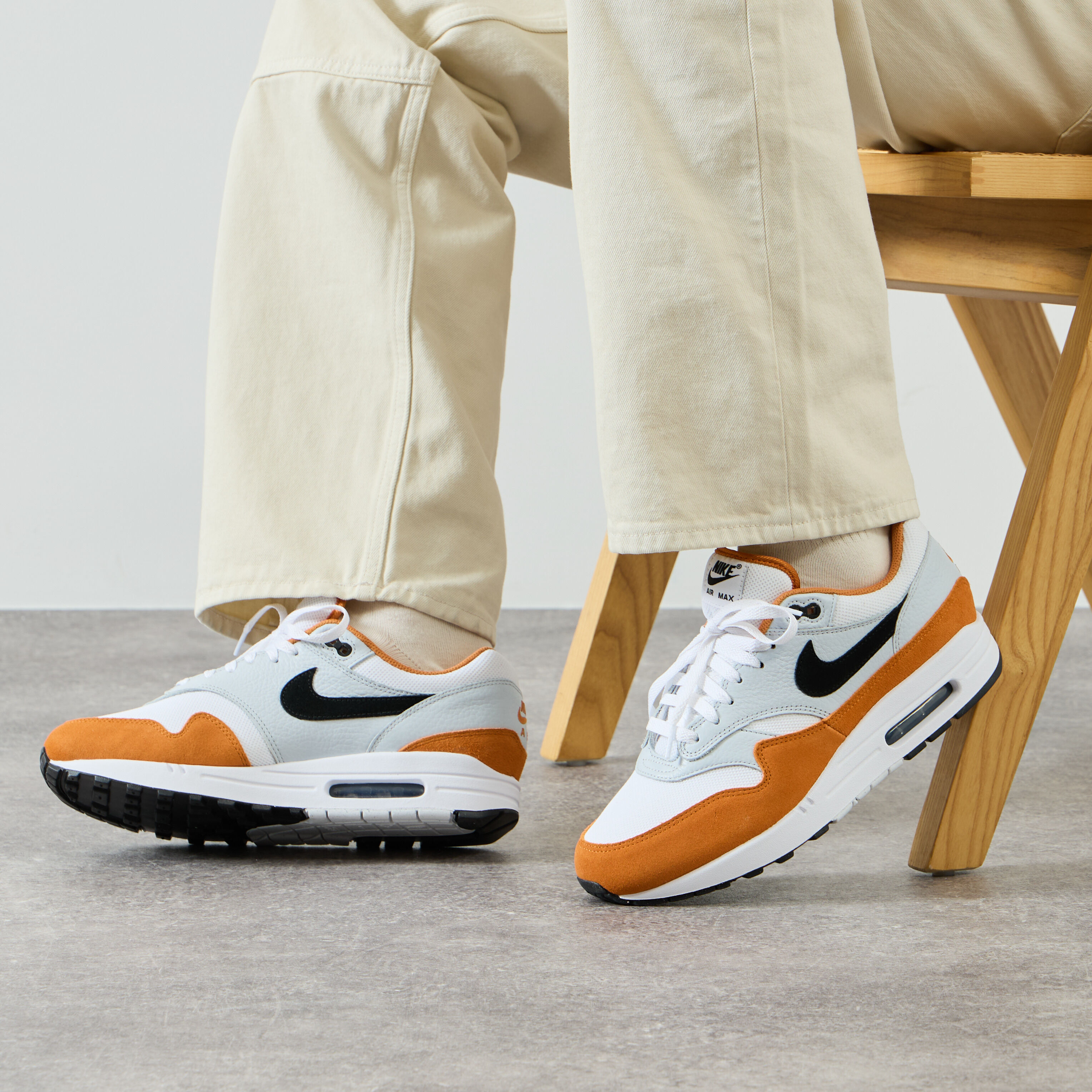 Nike air max 1 zwart oranje store
