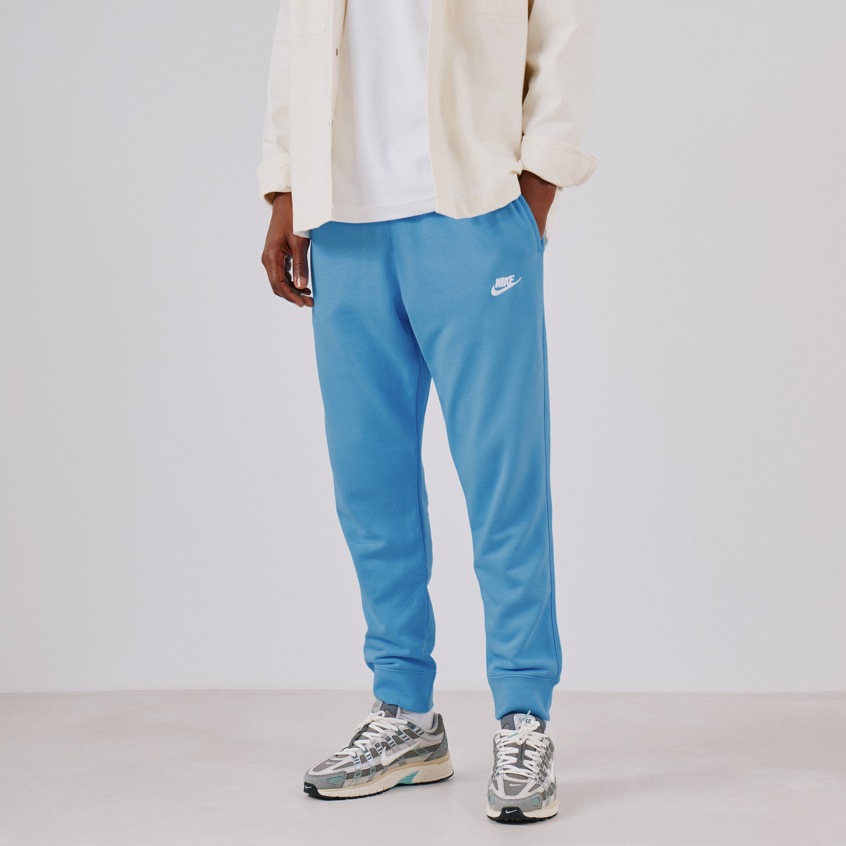 NIKE PANT JOGGER CLUB FT HEMELSBLAUW BROEK HEREN Courir