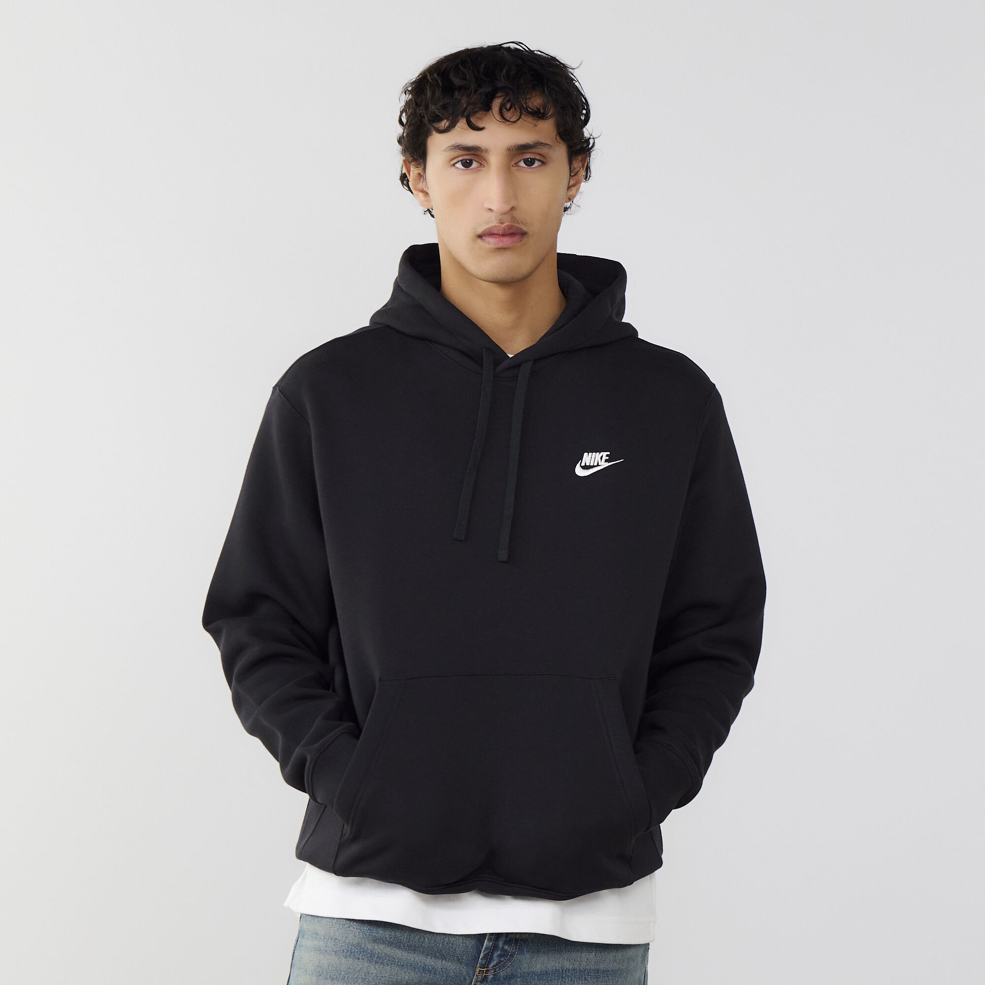 NIKE HOODIE CLUB SMALL LOGO NOIR TRUI HEREN Courir