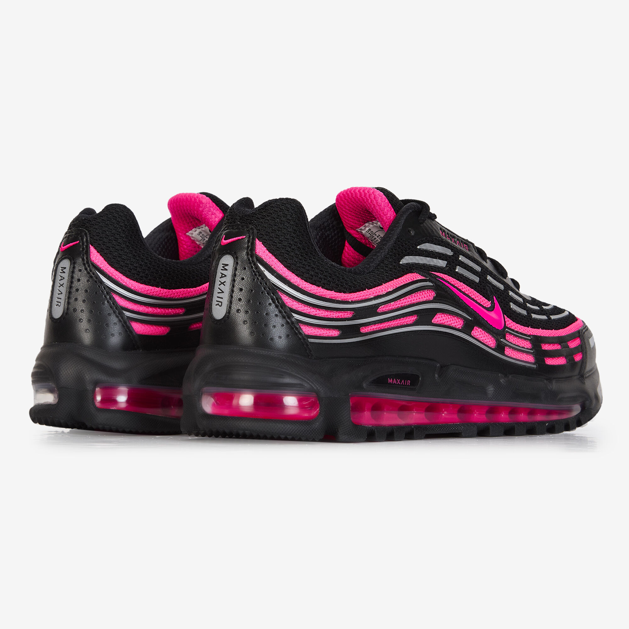 nike magenta sneakers