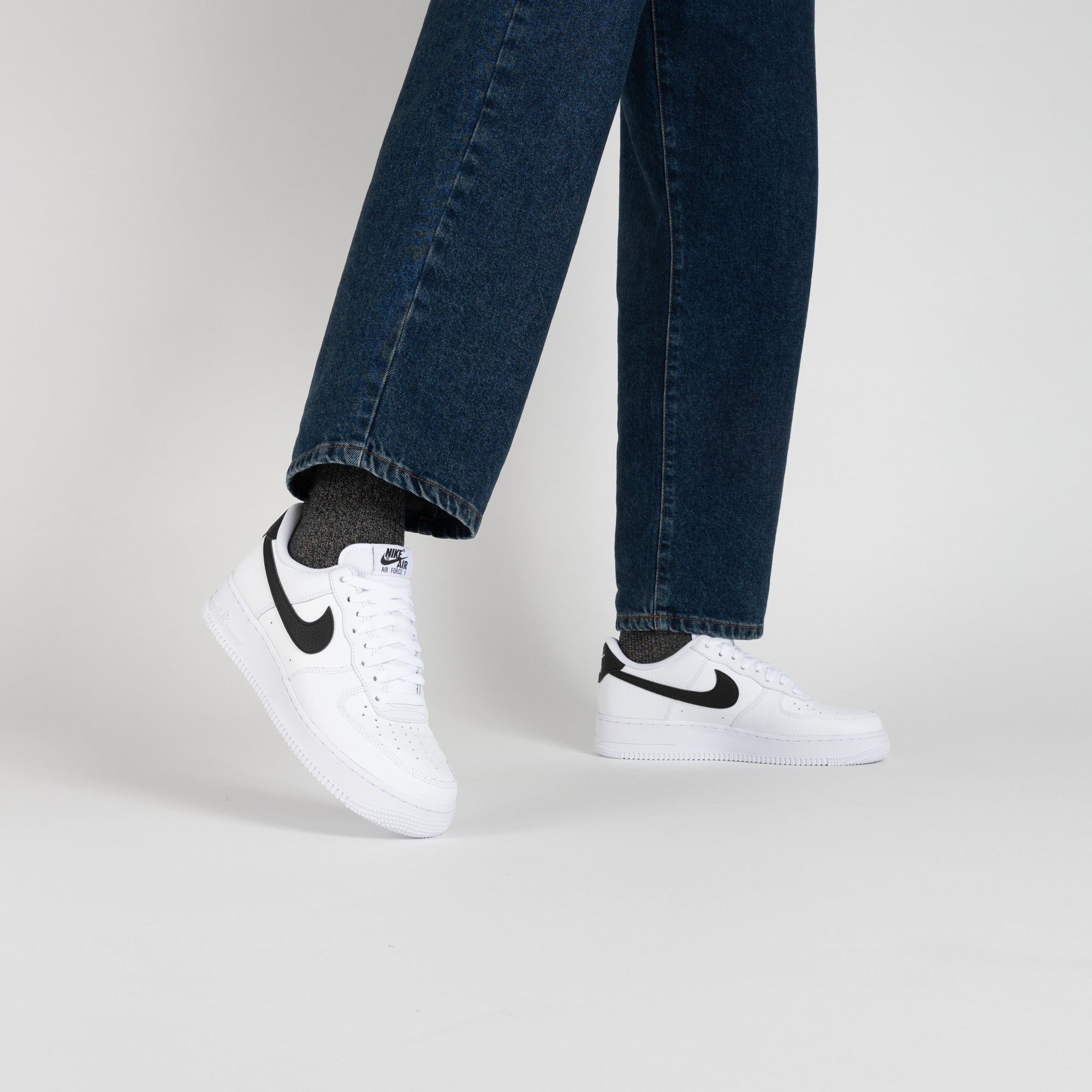 white air force 1 mens low