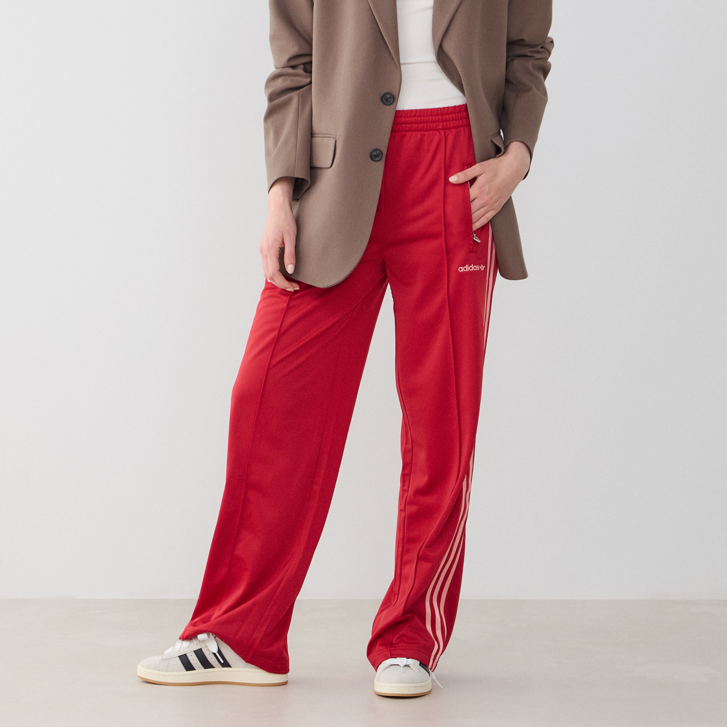 ADIDAS ORIGINALS PANT JOGGER BADGE WIDE LEG FIREBIRD ROOD BROEK DAMES Courir