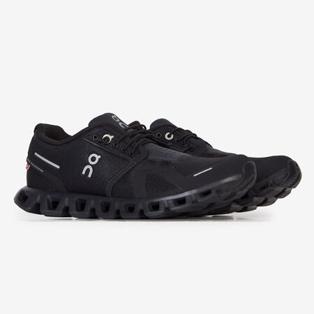 ON RUNNING CLOUD 5 ZWART DAMES