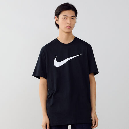 NIKE TEE SHIRT SWOOSH ZWART/WIT HEREN