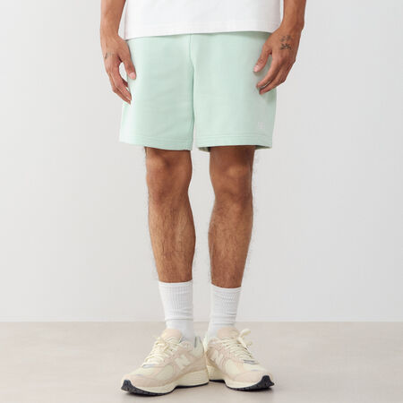 NEW BALANCE SHORT ESSENTIALS SMALL LOGO GROEN/WIT HEREN