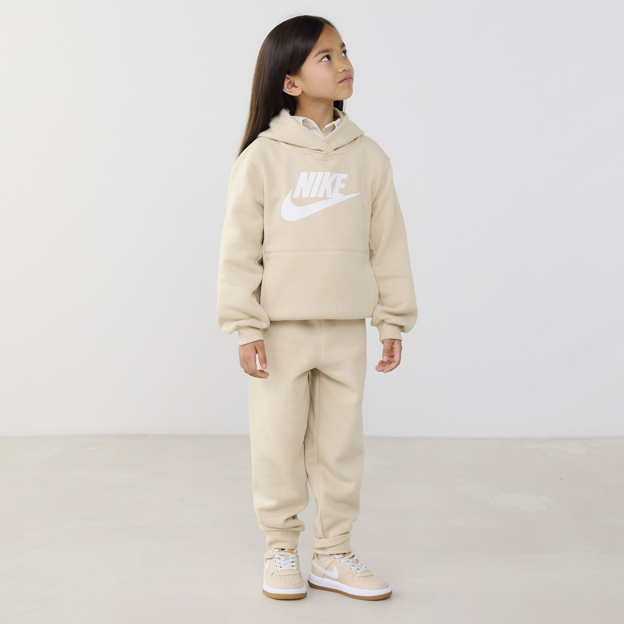 NIKE 2 PC SET HOODIE PANT BEIGE TRUI KINDEREN Courir