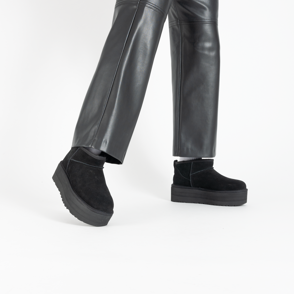 ugg Classic Ultra Mini Platform ブラック　24 UGG CLASSIC ULTRA MINI PLATFORM ZWART - SNEAKERS DAMES | Courir.nl