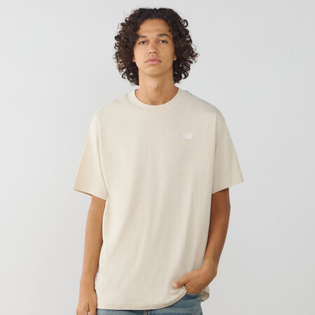 NEW BALANCE TEE SHIRT SMALL LOGO ESSENTIALS BEIGE/WIT HEREN