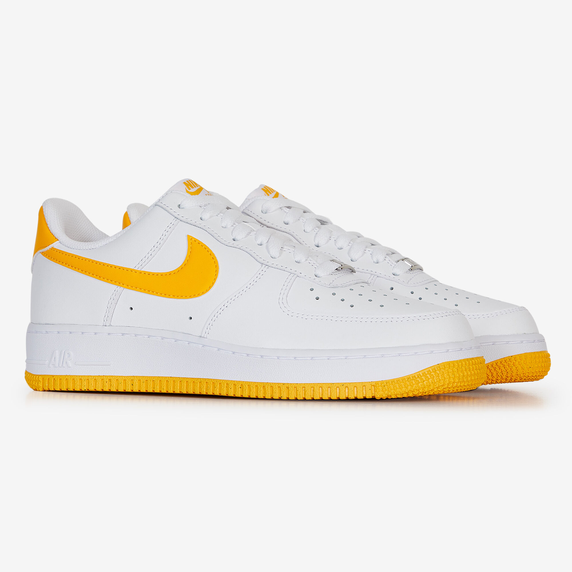 NIKE AIR FORCE 1 LOW WIT GEEL SNEAKERS HEREN Courir