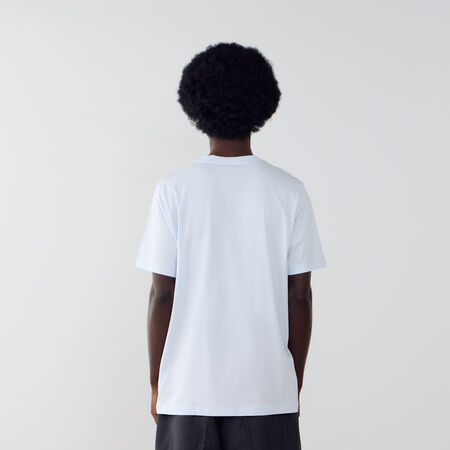 NEW BALANCE TEE SHIRT CHEST LOGO BLAUW/WIT HEREN
