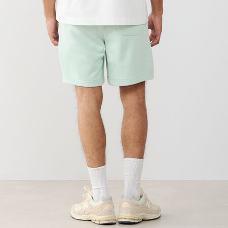 NEW BALANCE SHORT ESSENTIALS SMALL LOGO GROEN/WIT HEREN