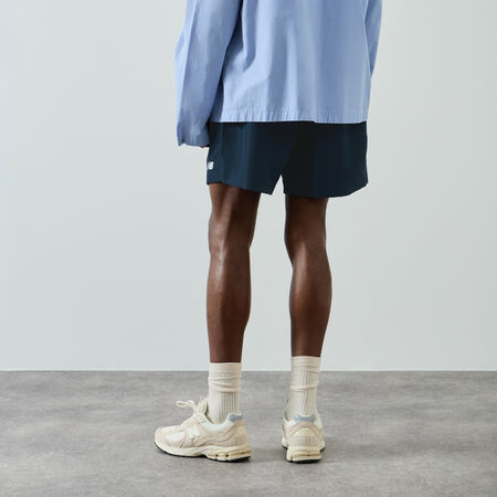 NEW BALANCE SHORT ESSENTIALS SMALL LOGO BLAUW HEREN