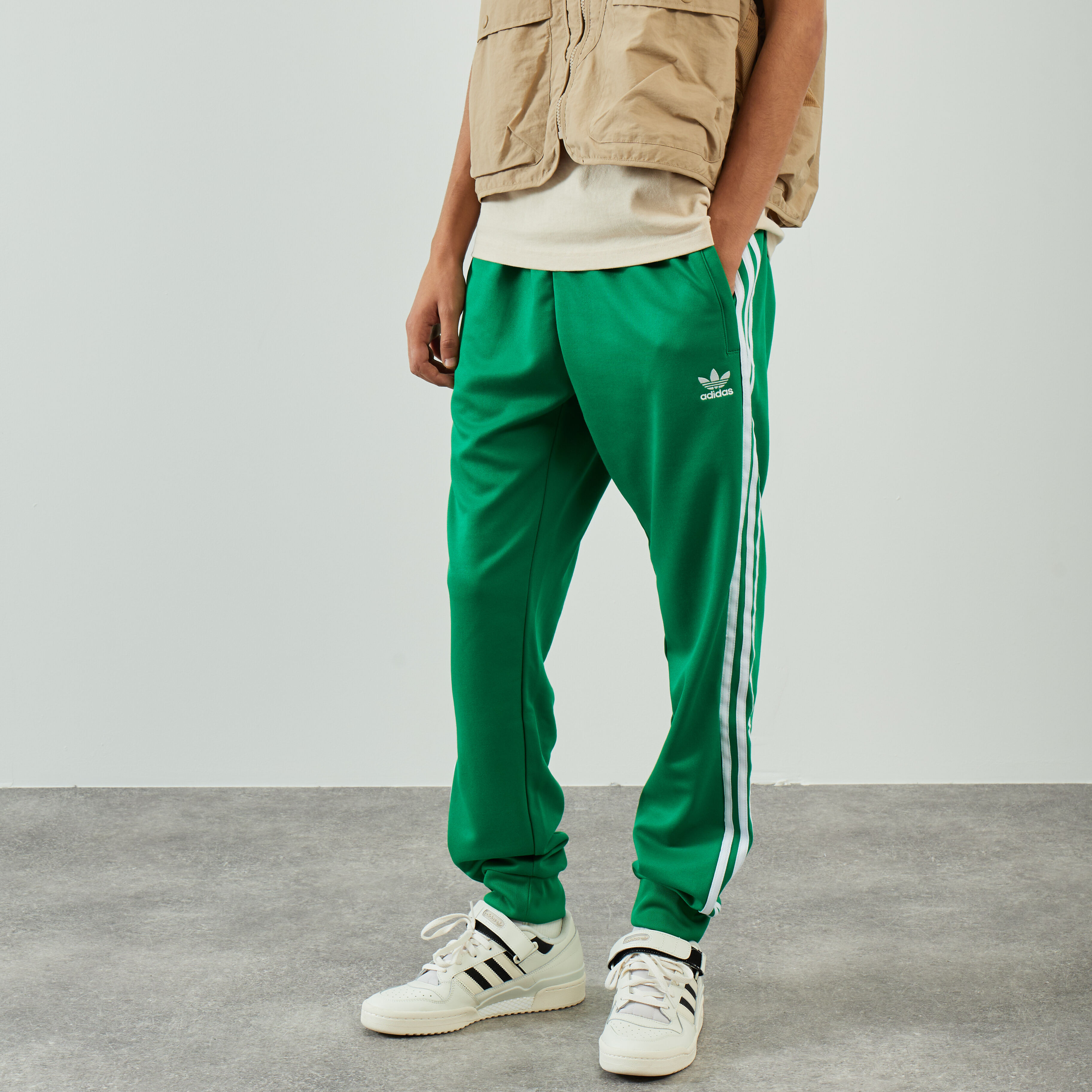 Adidas originals jogger hot sale