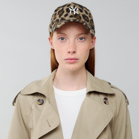 NEW ERA 9FORTY WOMEN NY LEO AOP BRUIN/BEIGE DAMES