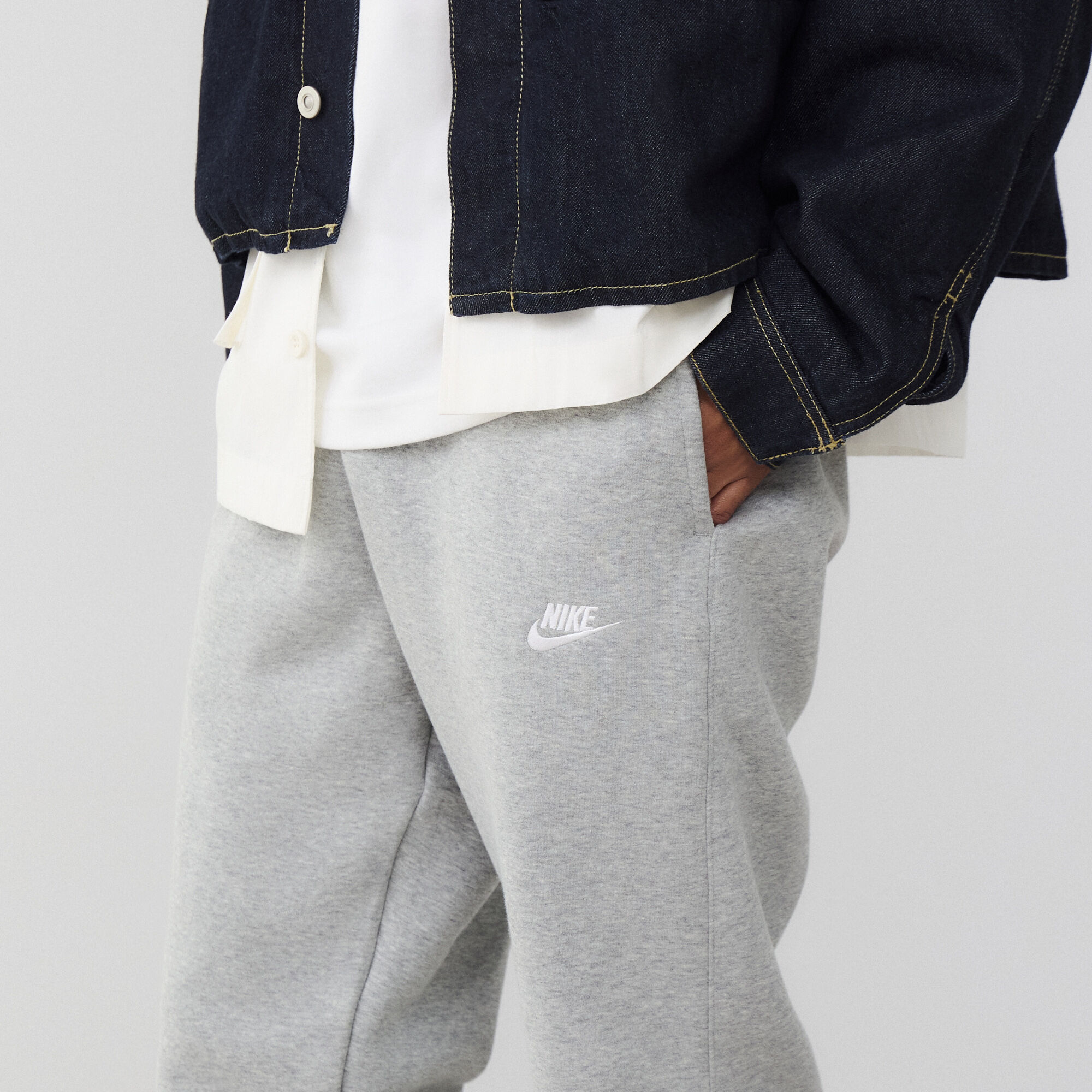 NIKE PANT JOGGER CLUB GRIS BROEK HEREN Courir
