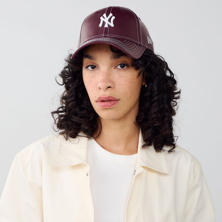 NEW ERA 9FORTY WOMEN NY TOPSTITCH PU BORDEAUXROOD/WIT DAMES